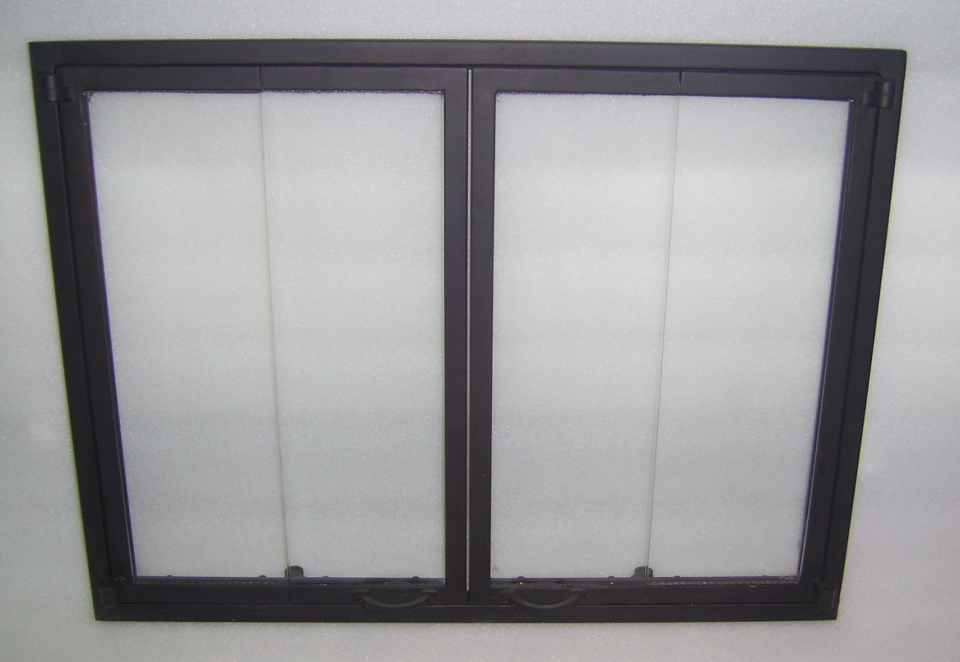 Дверь каминная с раздвижными стеклами фото в Красноярске