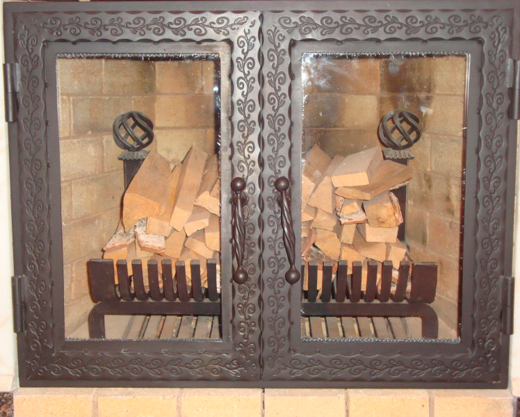 Каминная дверь с покрытием под бронзу фото в Красноярске